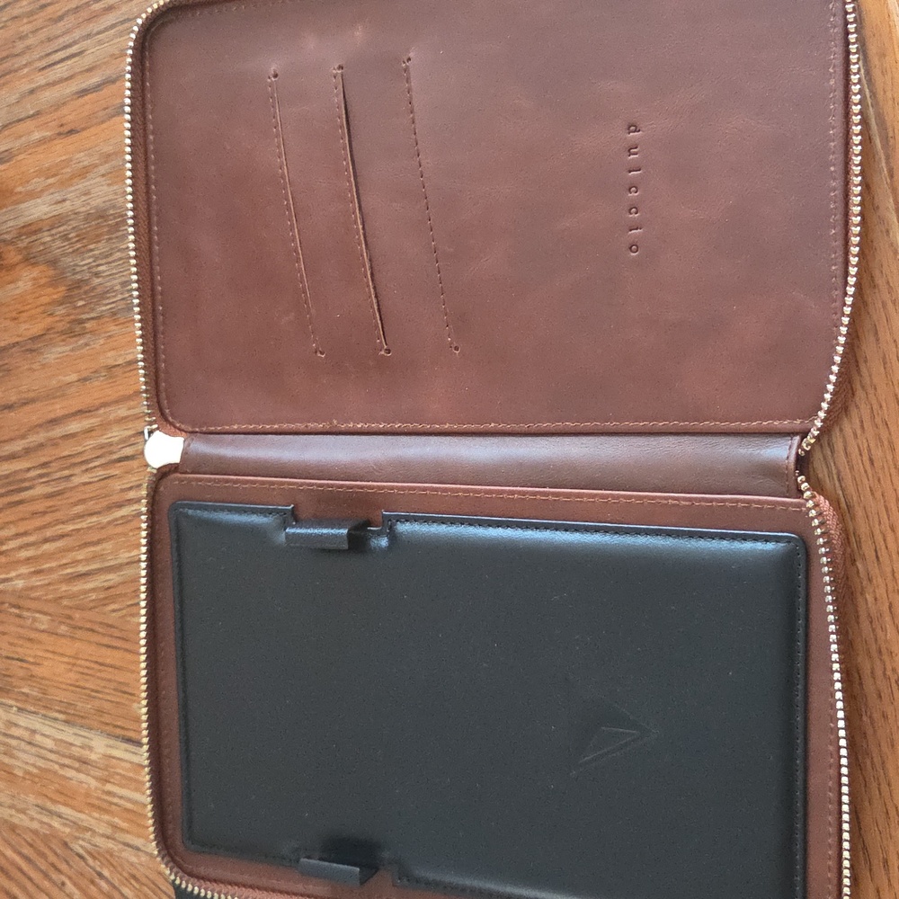 Dulccio Leather Zipped Tablet Folio Case Holder - Picture 8 of 8